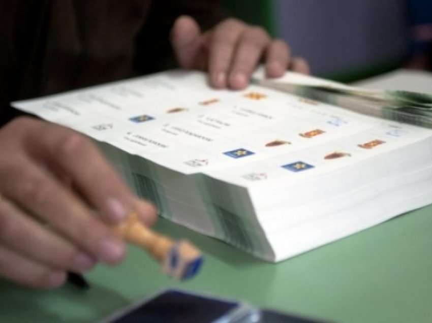 Tollovi në disa qendra të votimit në Prishtinë – mungojnë fletëvotimet