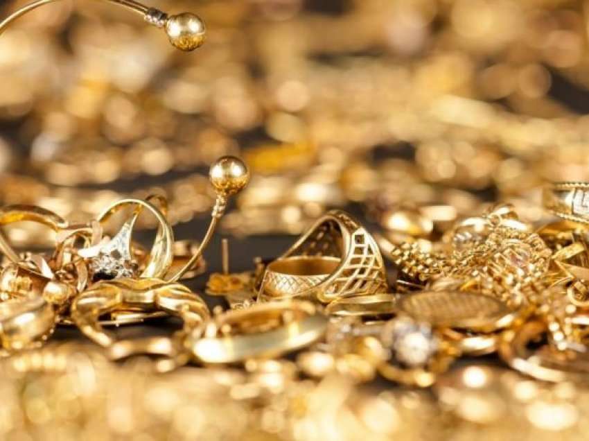Hajnat futen në një shtëpi në Lipjan, vjedhin rreth 5 mijë euro stoli ari