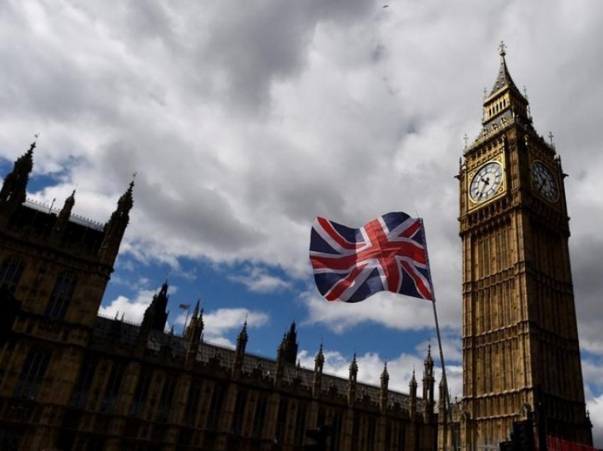Punë në Angli/ Ja rregullat e reja të qeverisë britanike për emigracionin
