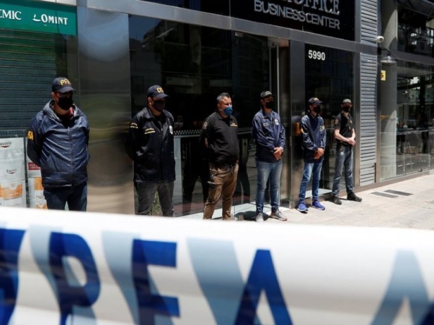 Mbi 30 policë në Buenos Aires kanë kontrolluar shtëpinë dhe klinikën private në lidhje me Maradonën