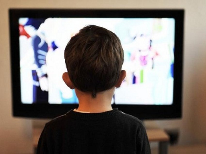 Studim: Televizori pengon zhvillimin e të folurit te fëmijët