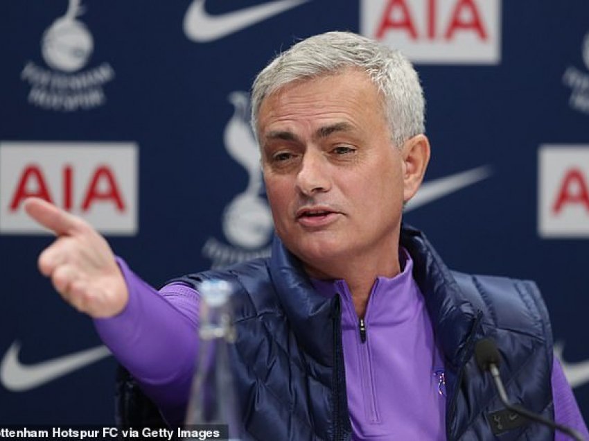 Mourinho 'nervozohet' në konferencë