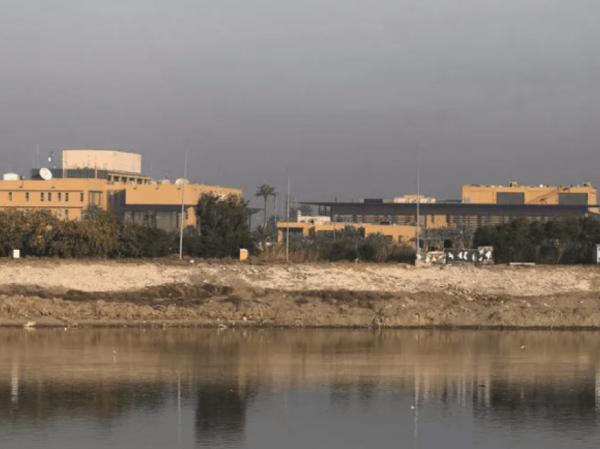 Ambasada amerikane në Bagdad tërheq diplomatët