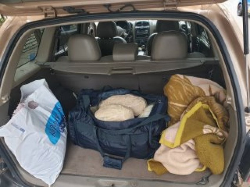 Operacion në kufi/ Lëvizte me pako me drogë në makinë, arrestohet greku