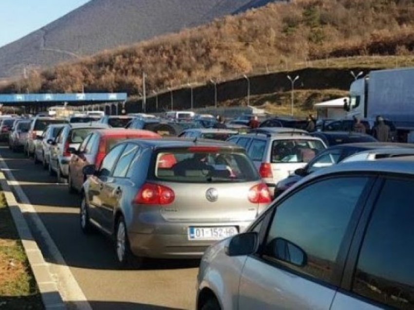 Rreth 4.700 qytetarë të Kosovës udhëtuan në fundjavë drejt Shqipërisë