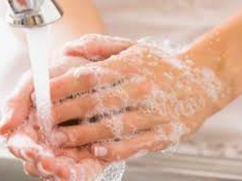Sa herë i keni larë duart me ujë dhe sapun? Studimi në Britani sugjeron diçka