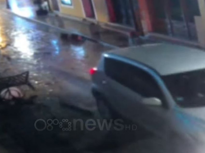 Aksident në Shkodër, makina merr përpara tavolinat e lokalit