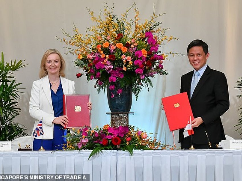 Britania e Madhe nënshkruan marrëveshjen e tregtisë së lirë 17.6 miliardë funte me Singaporin