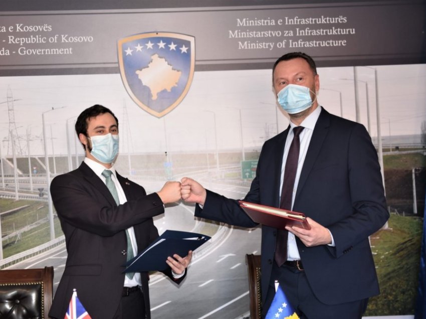 Nënshkruajnë marrëveshje për transportin ndërkombëtar tokësor Kosova dhe Mbretëria e Bashkuar