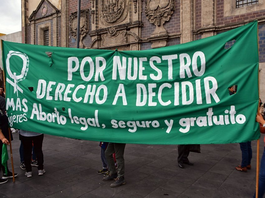 Projektligji për abortin në Argjentinë kalon votimin kryesor
