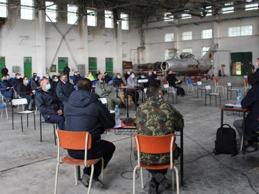 Baza ajrore e Kuçovës/ 36 kompani njihen me procedurat nga zyrtarë të NATO-s