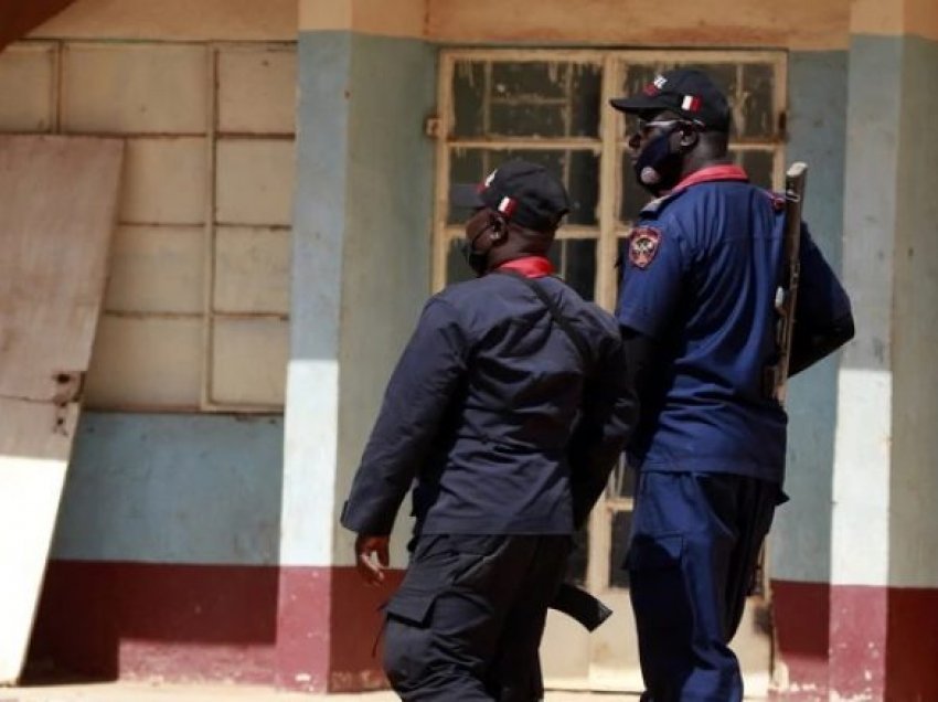 Grupet e armatosura rrëmbejnë qindra nxënës në Nigeri