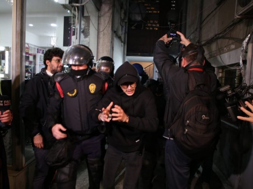 Policia bën bilancin e protestës: 1 efektiv i plagosur, 4 të arrestuar, 46 në procedim