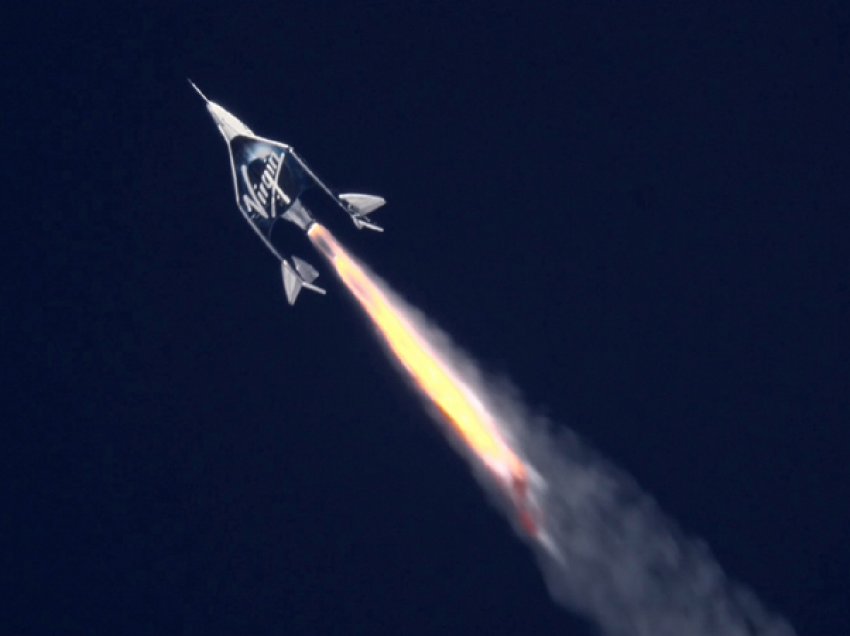 Turizëm në hapësirë/ Virgin Space teston avionin