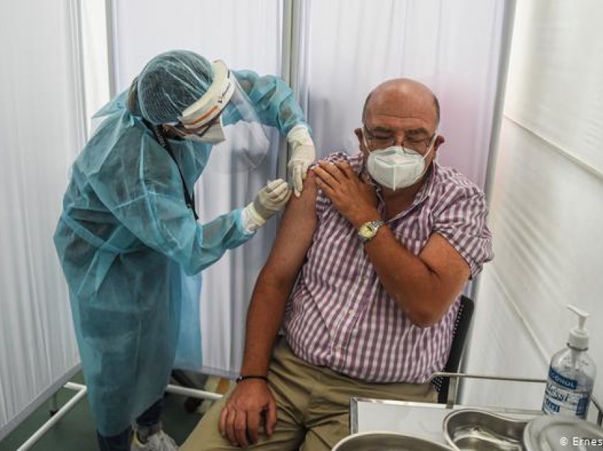 Peruja pezullon testimin me vaksinat kineze