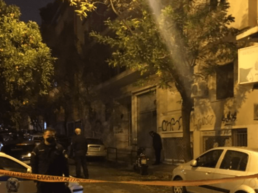 Të shtëna me armë në Athinë, plagoset një shqiptar
