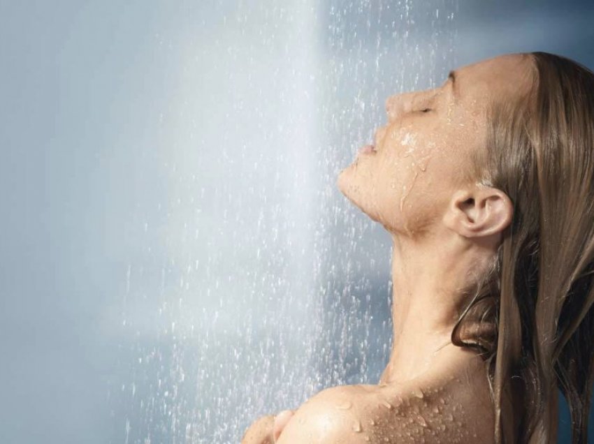 4 përfitimet e lëkurës nga dushi i ftohtë