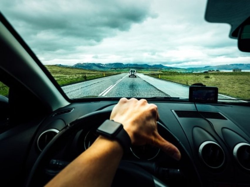 Shpejtësia e lejuar në autostrada në Shqipëri nga 110 km/h, shkon në 130 km/h, rritet mosha për të mbajtur patentë