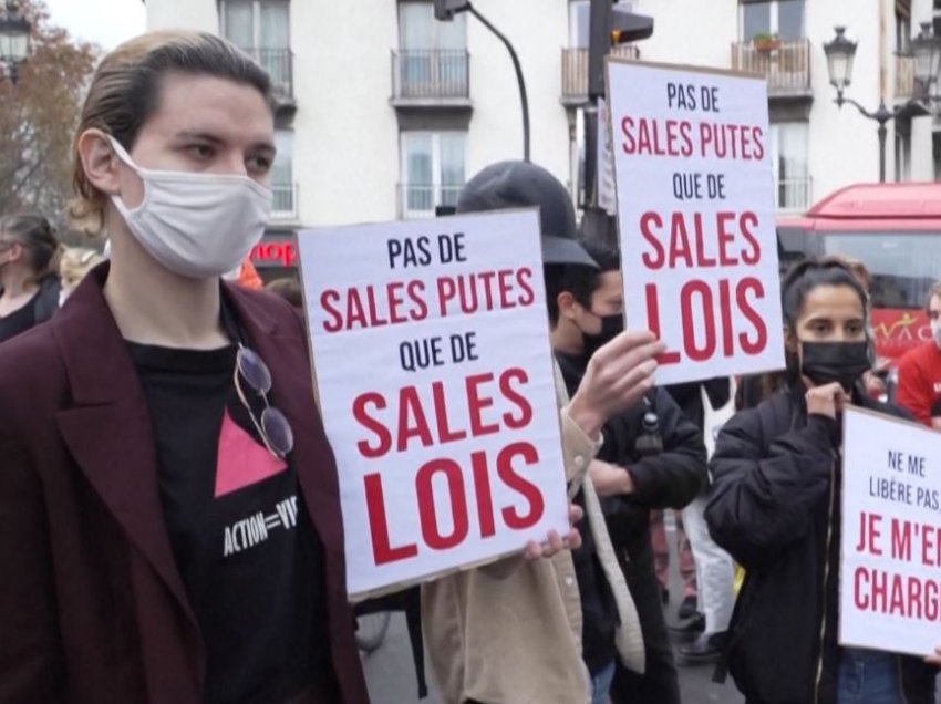 Dhuna nga klientët, punonjëset e seksit në Francë ngrihen në protestë