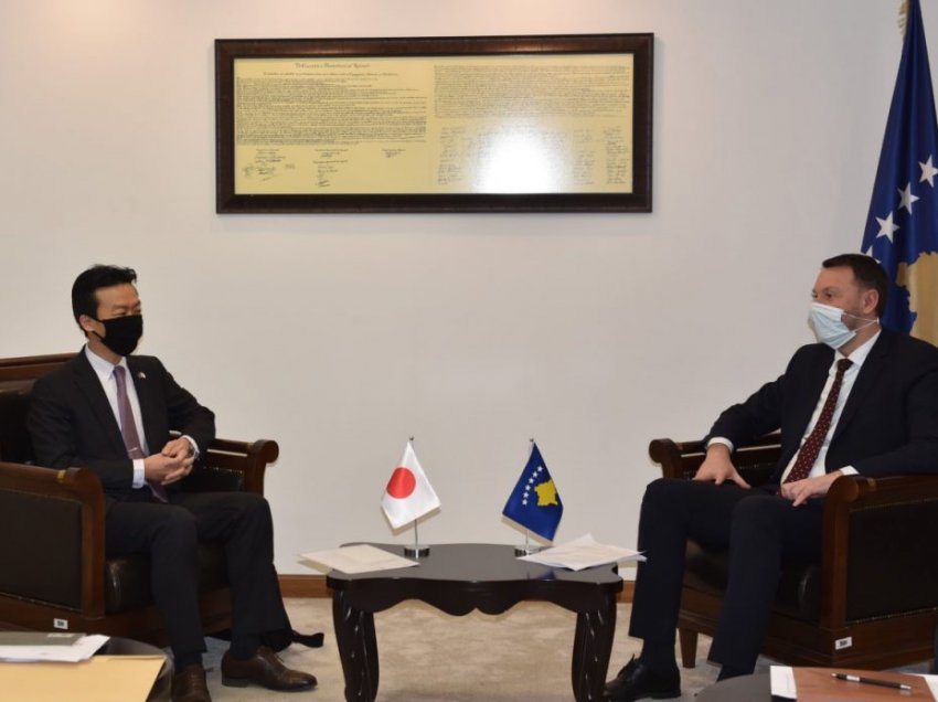 Ministri Abrashi priti në takim ambasadorin e Japonisë në Kosovë, u dakorduan për seminarin online te biznesit   “Kosovë-Japoni”