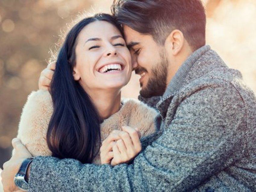 Dhjetë gjërat që një mashkull i vërtetë bën në një marrëdhënie