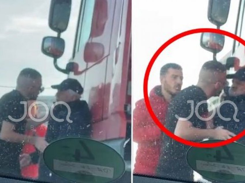 U aksidentuan: I riu shqiptar del i tërbuar nga makina dhe e sulmon të moshuarin midis rrugës
