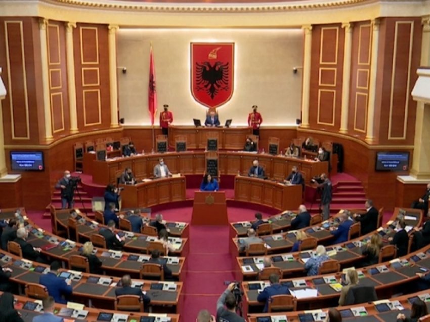 ​Opozita parlamentare në Shqipëri kërkon rezolutë që dënon gjenocidin e kryer në Kosovë