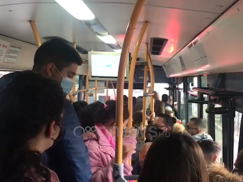 Autobusët e Tiranës “kapicë” me njerëz