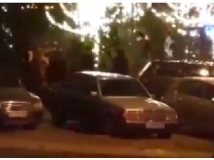 Policia nxjerrë nga lokali në Prishtinë disa persona që po qëndronin pas orës 19:00 