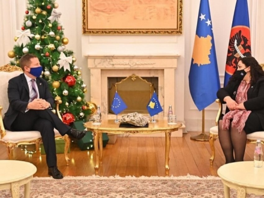 ​Osmani priti në takim shefin e Zyrës së BE-së në Kosovë, Tomas Szunyog