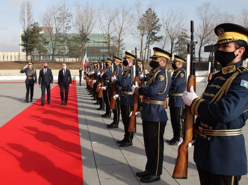 Ministri i Mbrojtjes së Italisë viziton Kosovën, pritet nga Quni