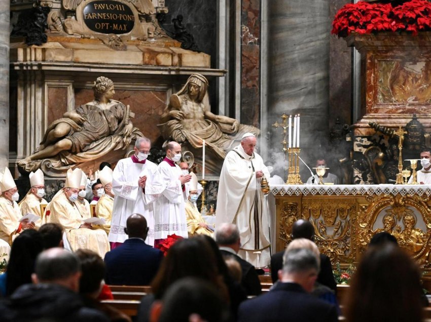 Mesha e Krishtlindjes në Vatikan: Papa Françesk fton për të ndihmuar nevojtarët