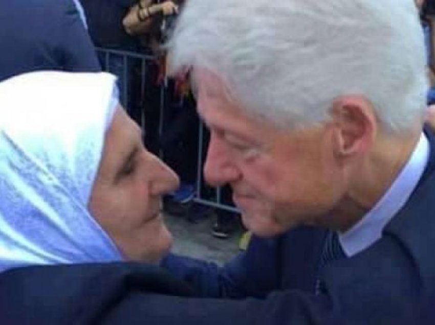 Kërkesa e plakës shqiptare drejtuar Bill Clintonit ngriti botën në këmbë, ja çka i tha ajo