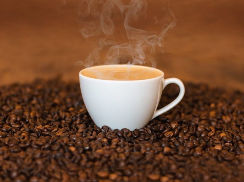 Nëse pini kafe, do të jetoni më gjatë sipas shkencës