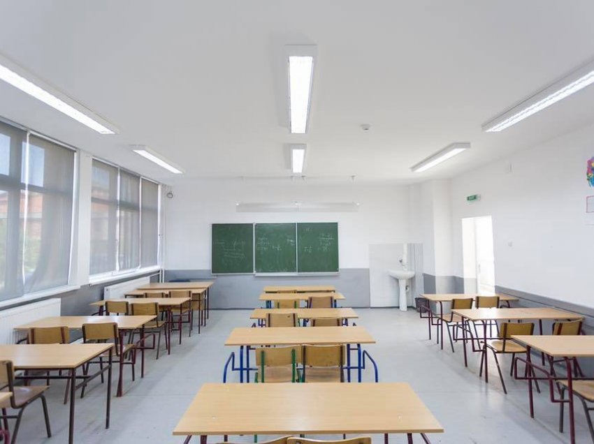 BZHA: Shkollat fillore do të marrin pajisje për kabinetet për shkenca natyrore