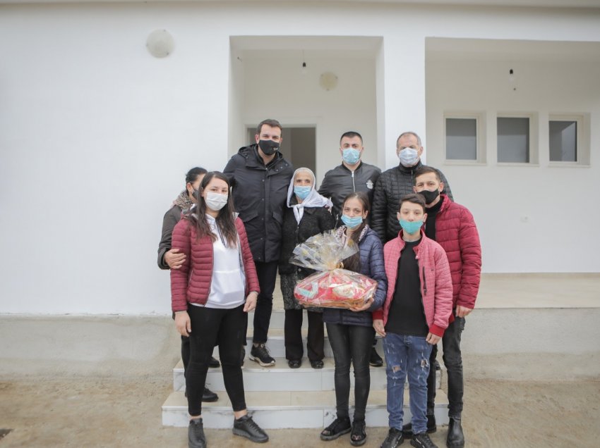 Lanë pas tërmetin, dy familje të tjera në Zall-Herr marrin shtëpitë e reja