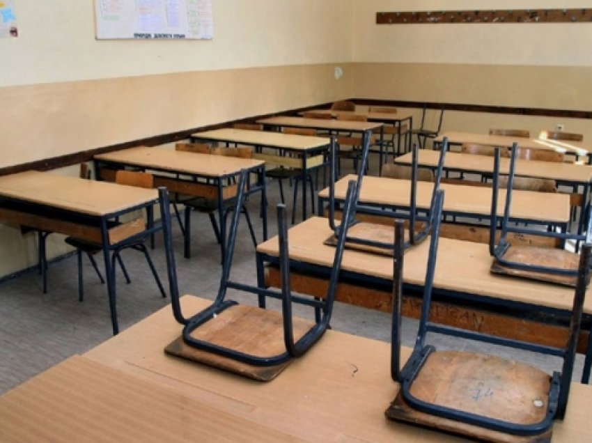 “Eja në kabinet t’i nxjerrim mungesat”, dënohet me burg mësimdhënësi nga Peja që ngacmoi seksualisht nxënësen e mitur