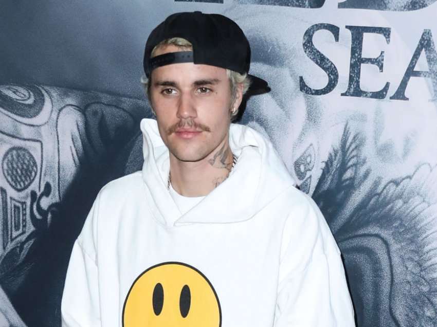 Me një foto artistike, Justin Bieber paralajmëron publikimin e albumit “Justice” 
