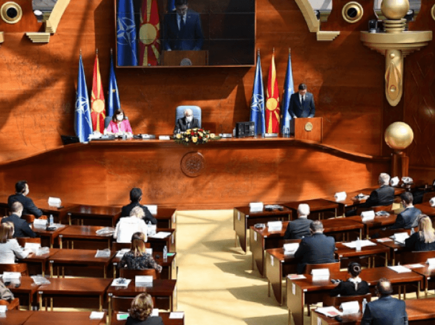 Opozita në Kuvendin e Maqedonisë me 3.000 amendamente i bllokoi ndryshimet për përfshirjen online të deputetëve