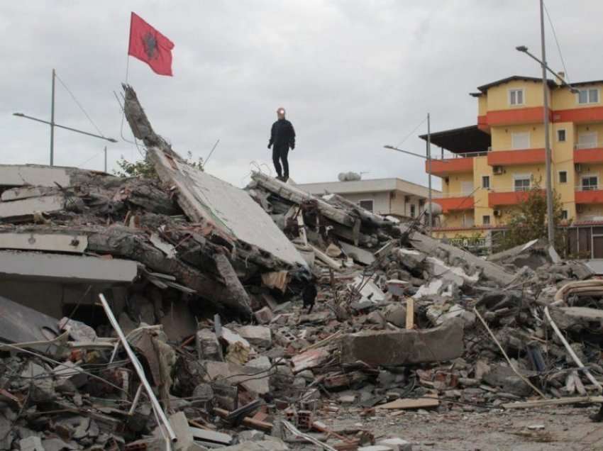 E moshuara nuk përfitoi nga rindërtimi, shtëpia iu shkatërrua nga tërmeti