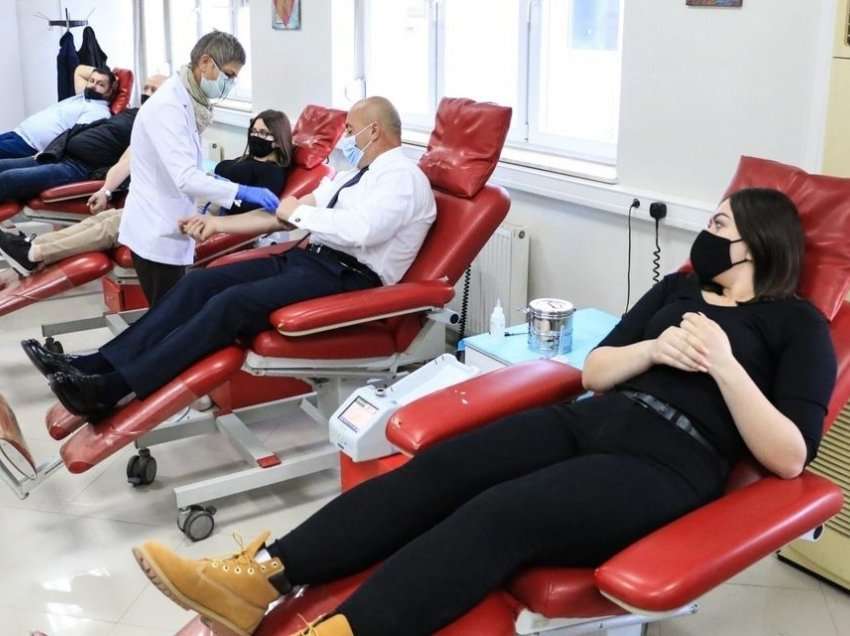 Haradinaj dhuron gjak për nder të 28 nëntorit