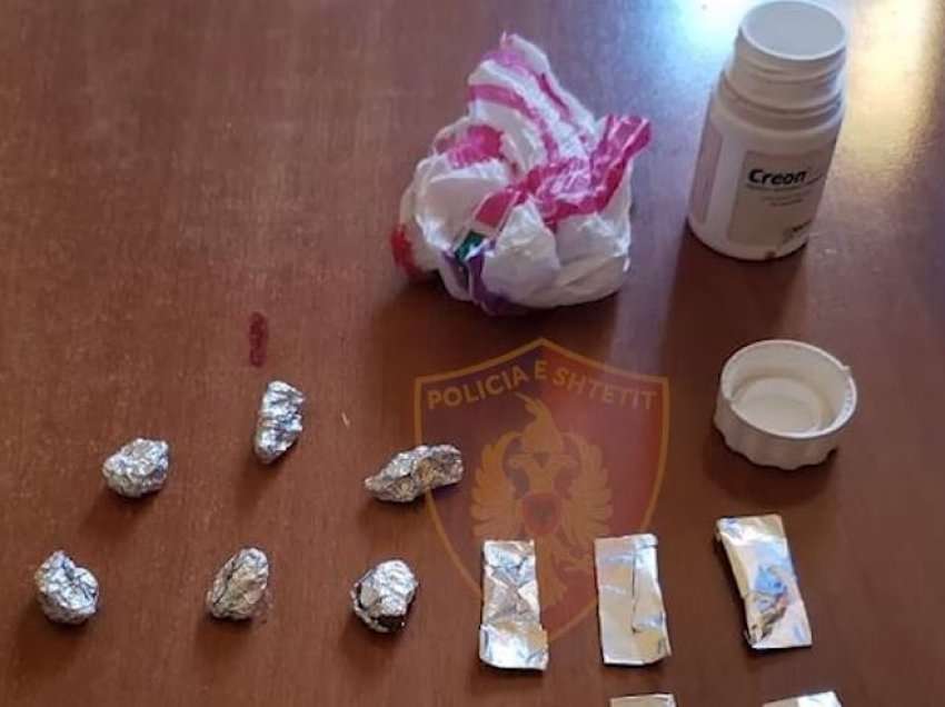 Heroinë dhe kanabis për shitje, arrestohen dy shpërndarësit e drogës në Korçë