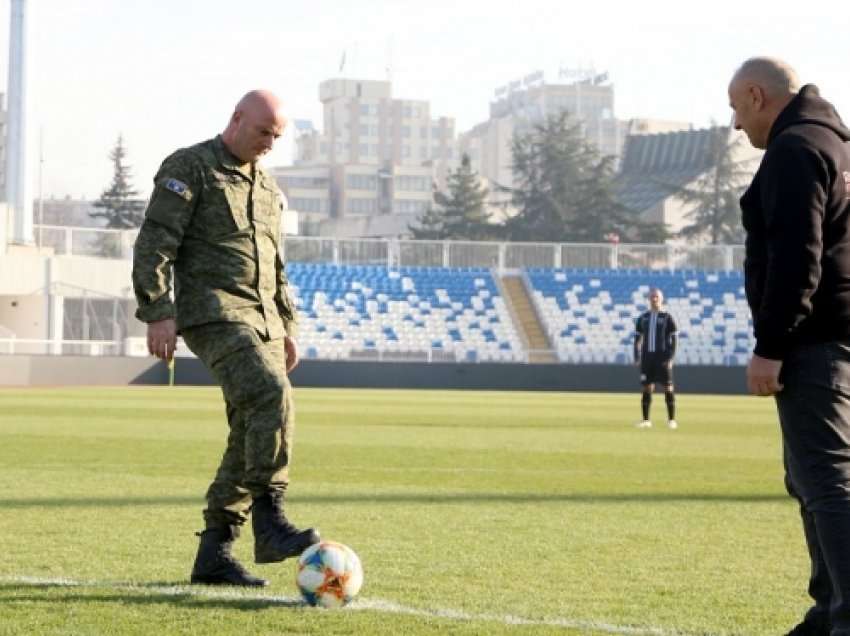 U zhvillua ndeshja revyale për nder të 28 Nëntorit ndërmjet Veteranëve të futbollit dhe FSK-së