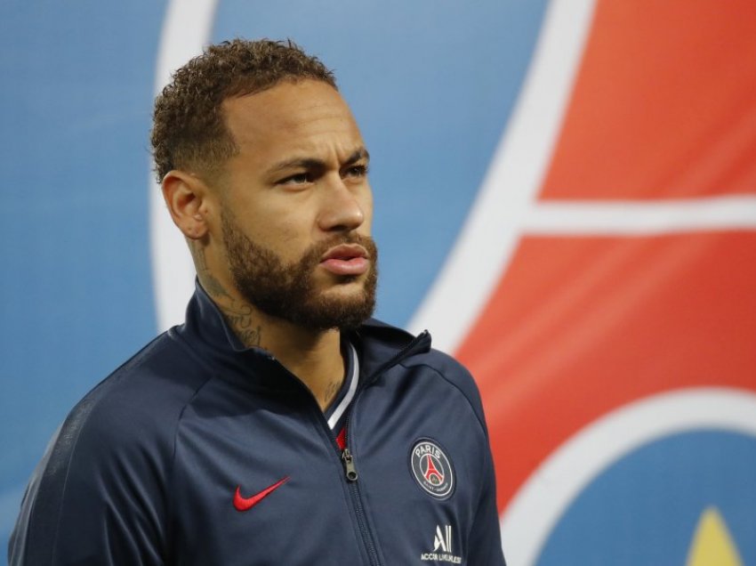 Neymar acaron Parisin