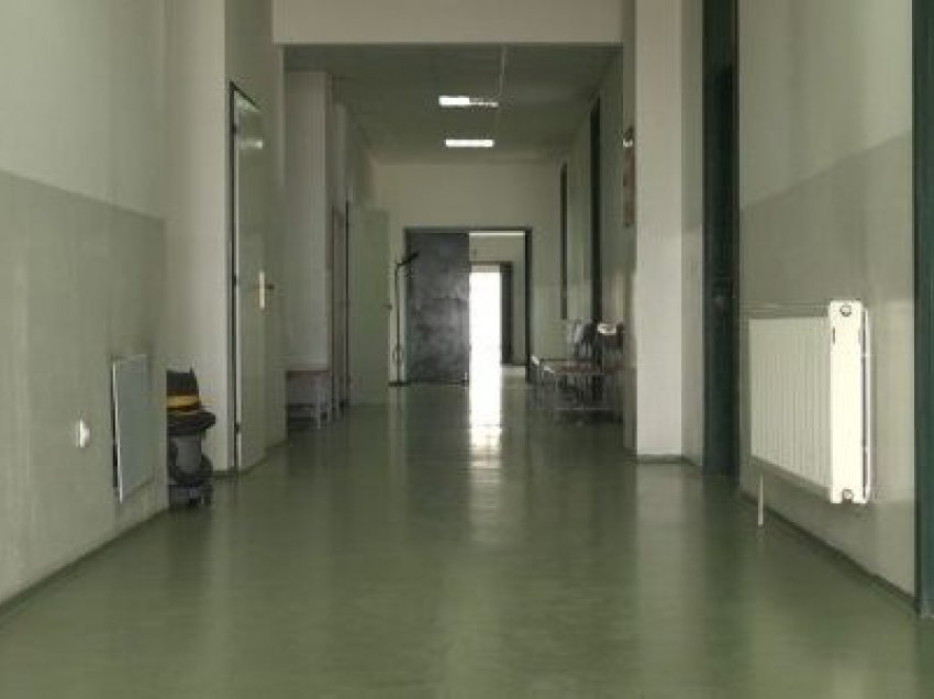 E dhimbshme: 62-vjeçari me Covid përshëndet pacientët e tjerë dhe hidhet nga kati i shtatë i spitalit