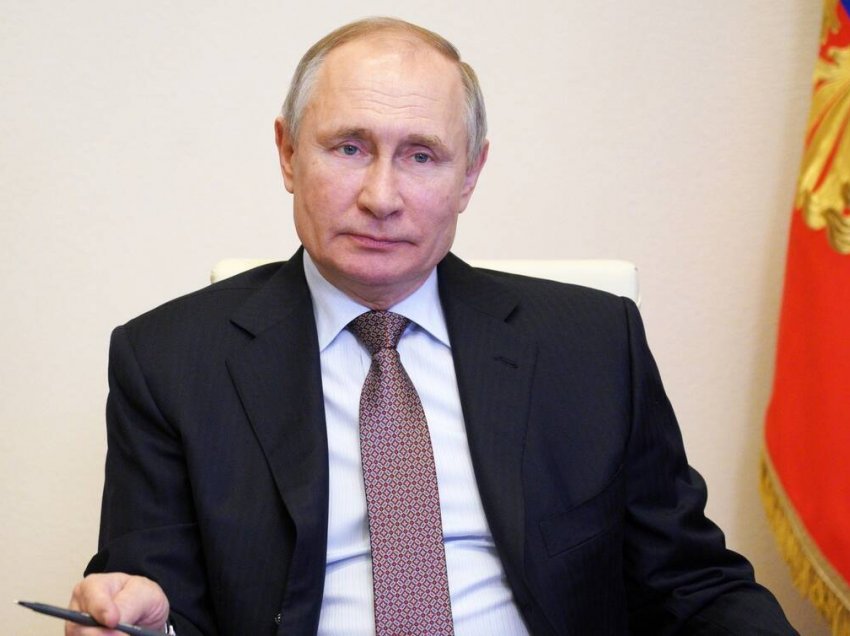 Putini i hap rrugë qëndrimit të tij në pushtet deri në 2036