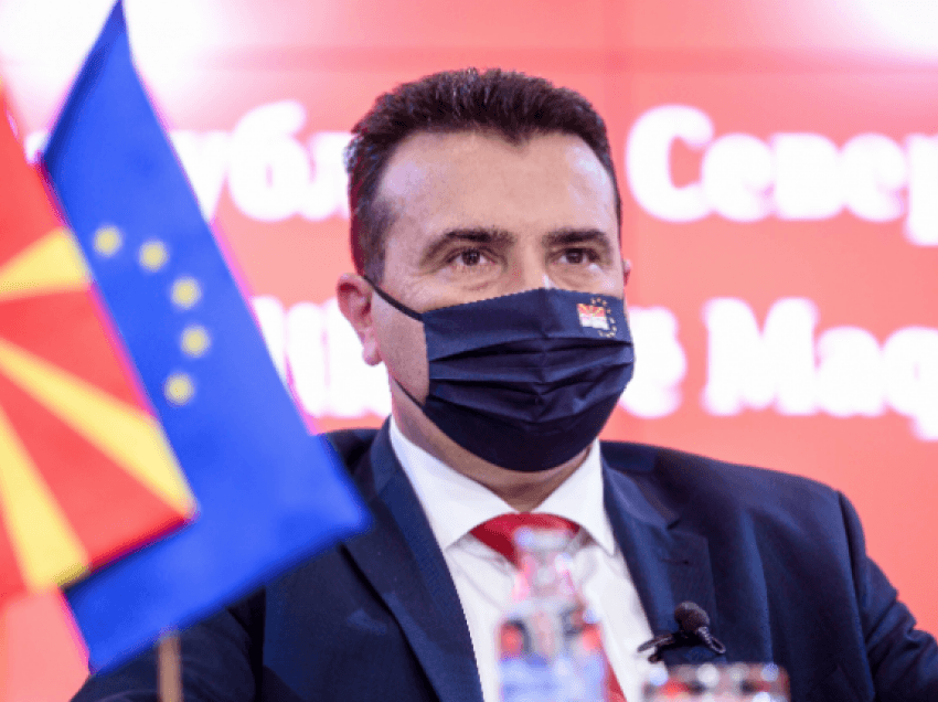 Kryeministri Zaev sot vaksinohet me vaksinën kineze