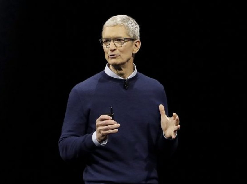 Tim Cook 10 vite në drejtimin e Apple, sinjalizon largimin e tij