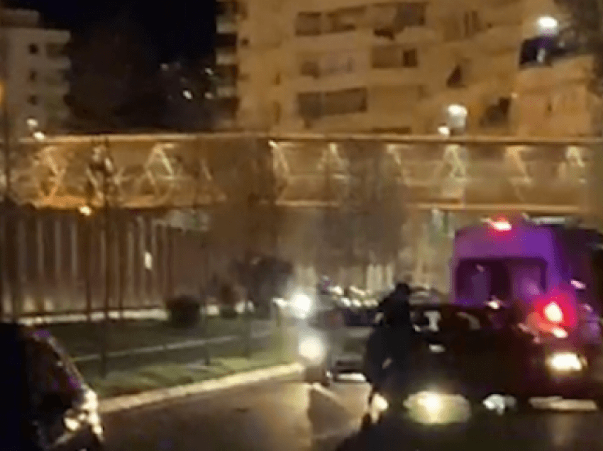 Aksident te rruga e portit, plagoset një person në Durrës