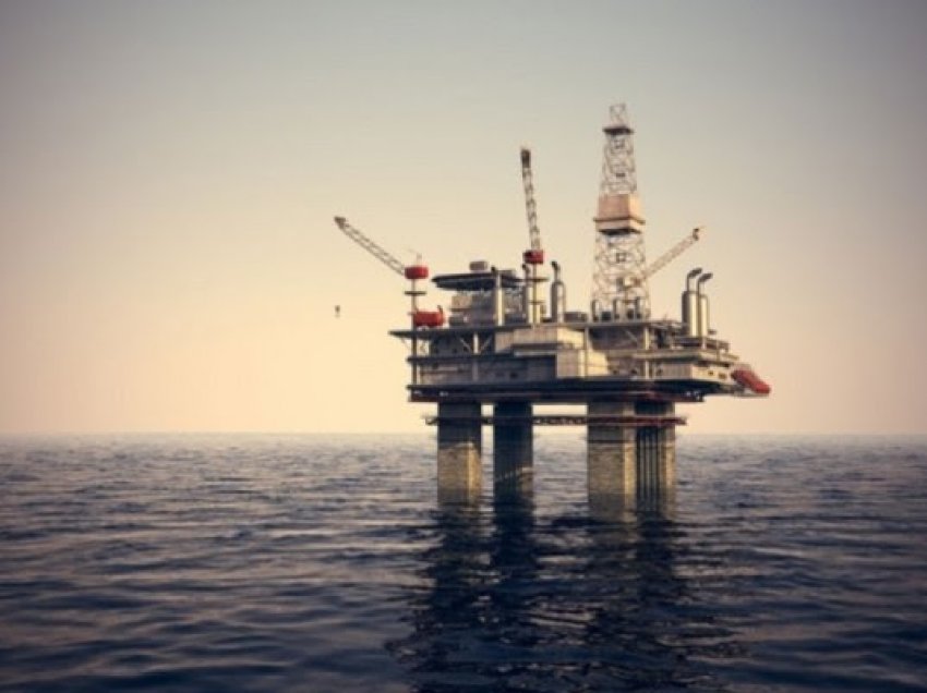 ​Parashikimet e FMN-së rritin çmimet e naftës mbi 63 dollarë